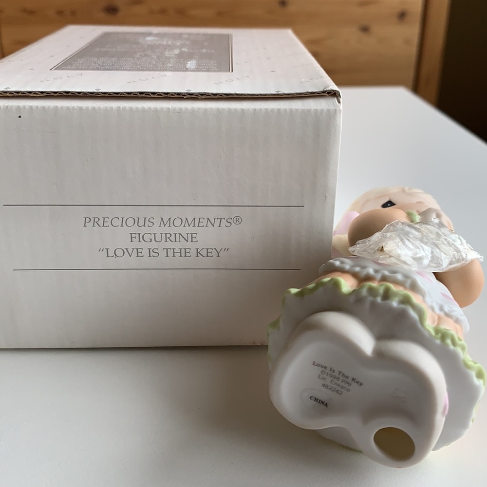 NIB Enesco Precious Moments “Love is the Key” 1998 20th Anniversary Special Ed. - Picture 3 of 6
